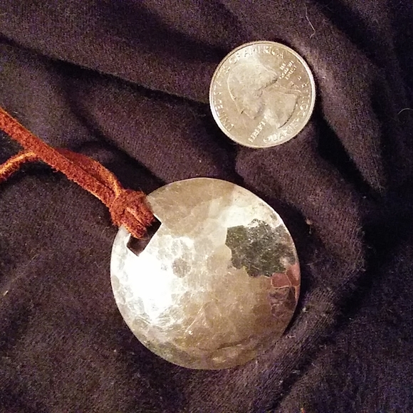 Silver 925 Mexico hammered disc choker necklace on rawhide strap. Sm neck - Picture 10 of 11